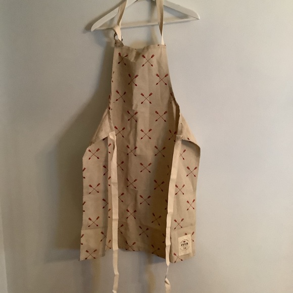 NWOT Pottery Barn / West Elm Red Arrow adult apron